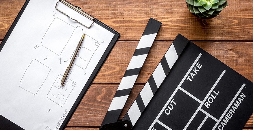 Диаграмма на фоне штатива и метки "Клапан" для видеопроизводства.